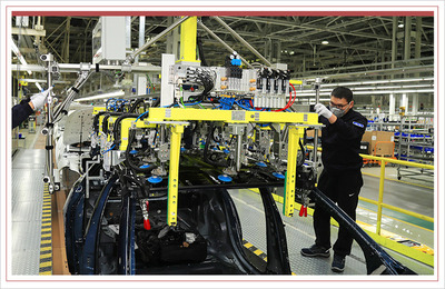 巔峰之后再造極境 深度體驗(yàn)北京奔馳新智能工廠穿戴設(shè)備技術(shù)開(kāi)發(fā)