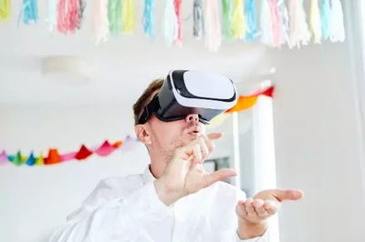 液體硅膠（LSR）材料 消費(fèi)電子與穿戴設(shè)備創(chuàng)新的“隱形引擎”